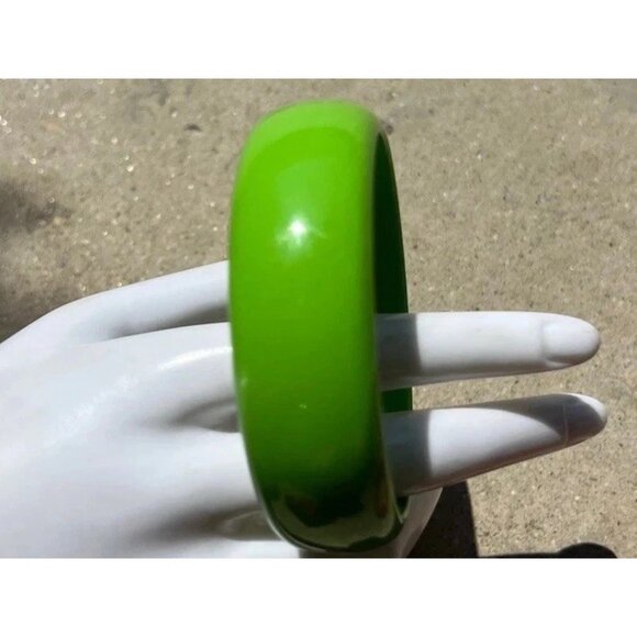 Vintage Red and Green Bangle Bracelet Lucite 1960s Women’s Sz 8” - Picture 11 of 14